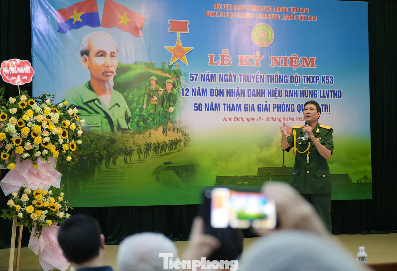 Trong chương trình, nhiều ca khúc cách mạng, tình yêu quê hương đất nước đã được thể hiện.