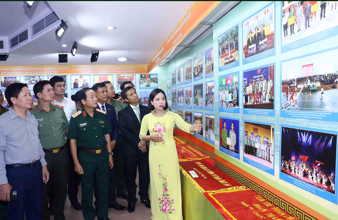 Triển lãm giới thiệu gần 300 hình ảnh; trên 500 tài liệu hiện vật và ấn phẩm tiêu biểu.