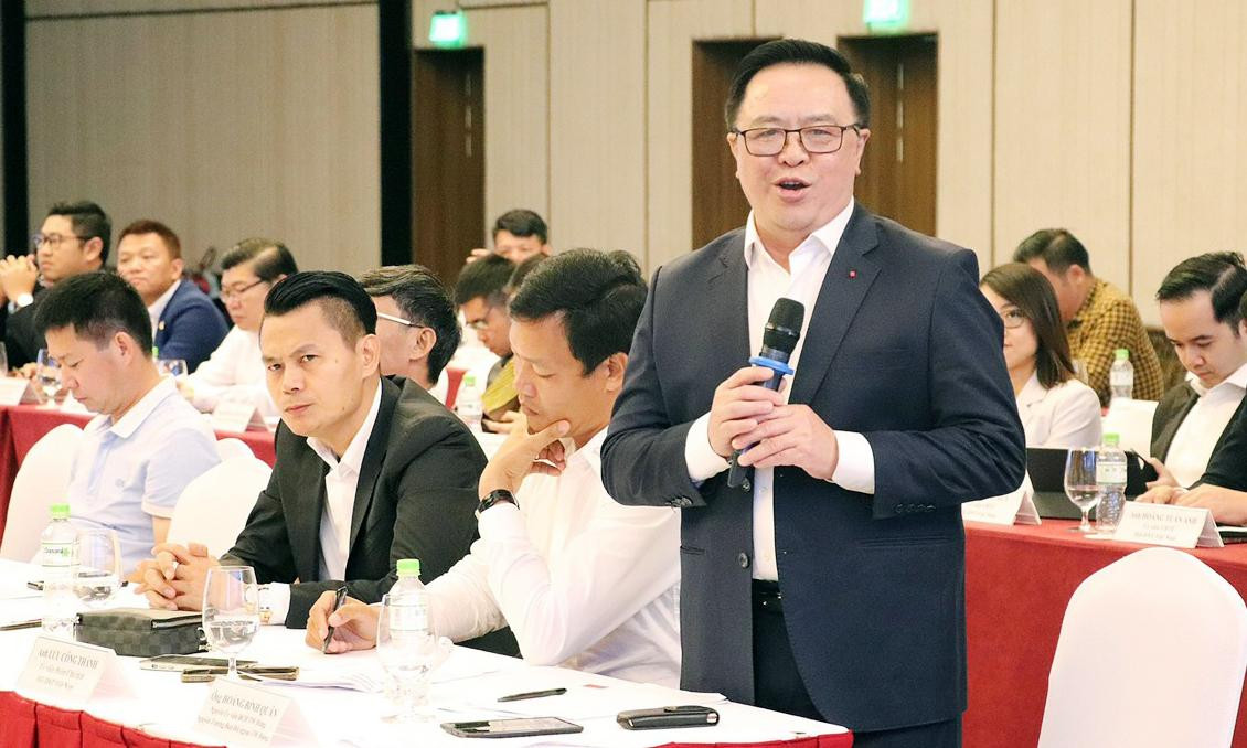 Ông Hoàng Bình Quân phát biểu tại hội nghị Ông Hoàng Bình Quân phát biểu tại hội nghị