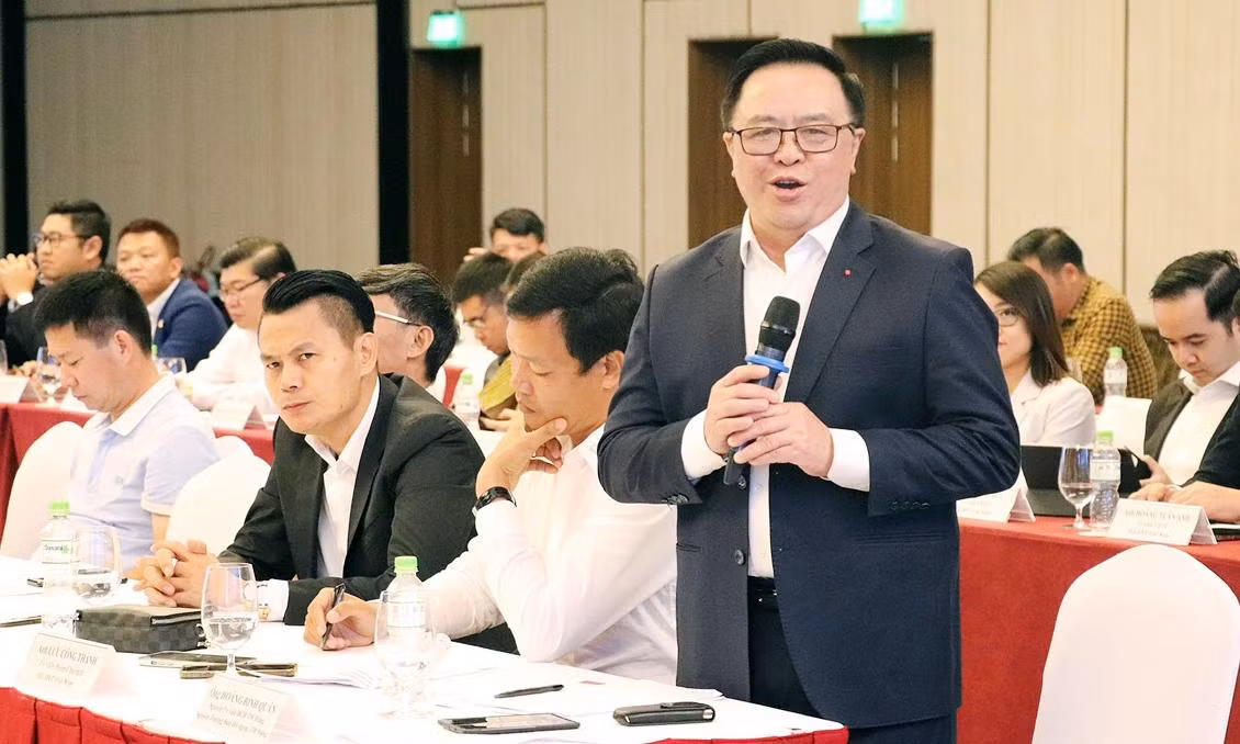 Ông Hoàng Bình Quân phát biểu tại hội nghị Ông Hoàng Bình Quân phát biểu tại hội nghị