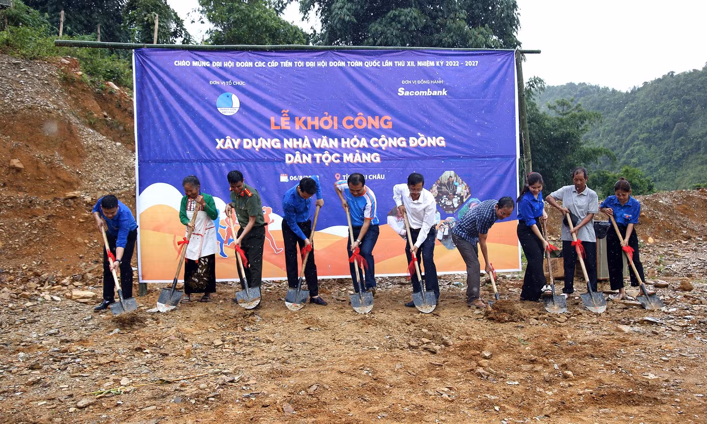 Lễ khởi công xây dựng nhà văn hóa cộng đồng dân tộc Mảng. Ảnh: Lâm Đăng Hải Lễ khởi công xây dựng nhà văn hóa cộng đồng dân tộc Mảng. Ảnh: Lâm Đăng Hải