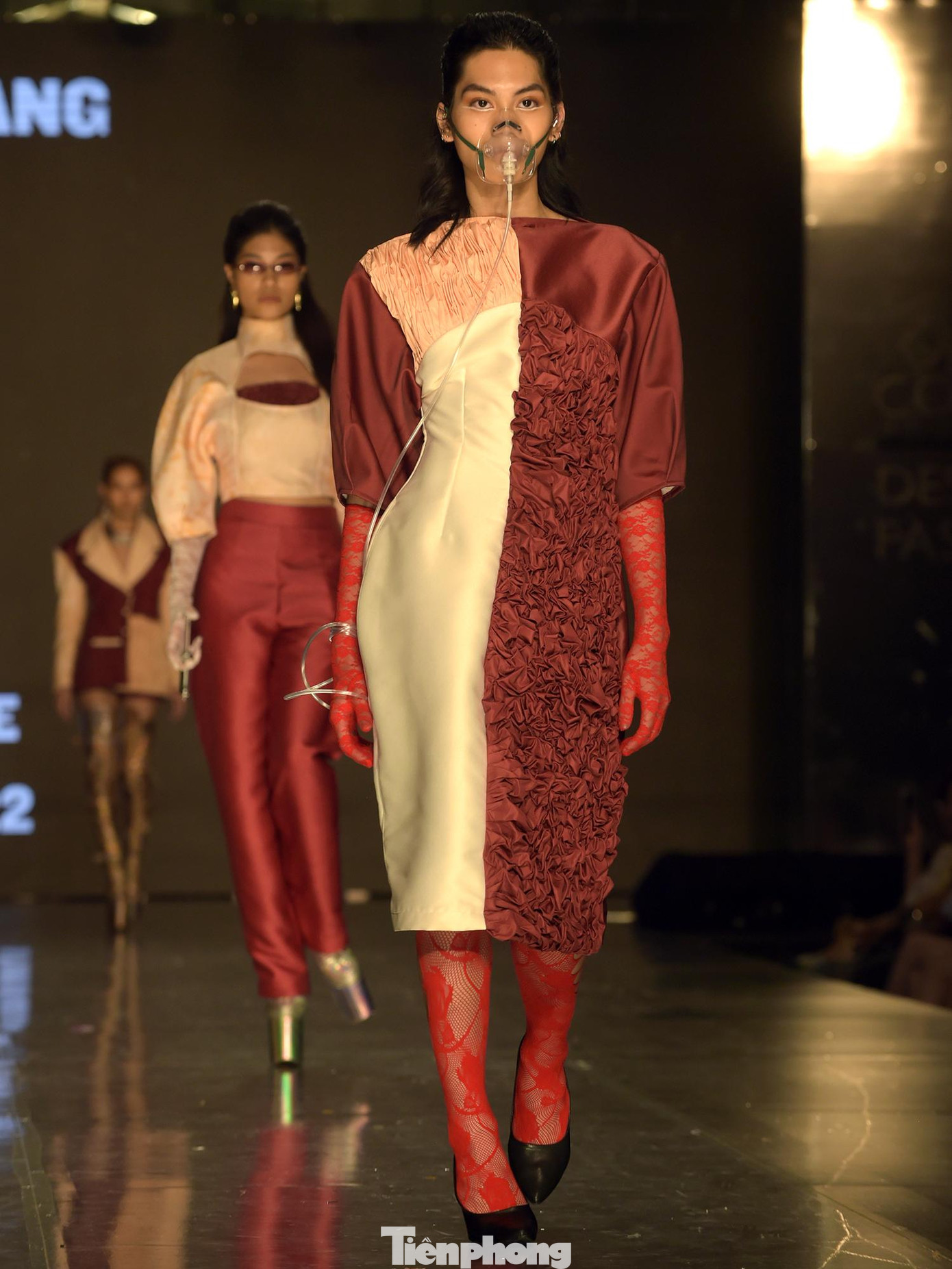 Cùng ngắm thêm một số hình ảnh các thiết kế được trình diễn trong Tuần lễ thời trang tốt nghiệp 2022.