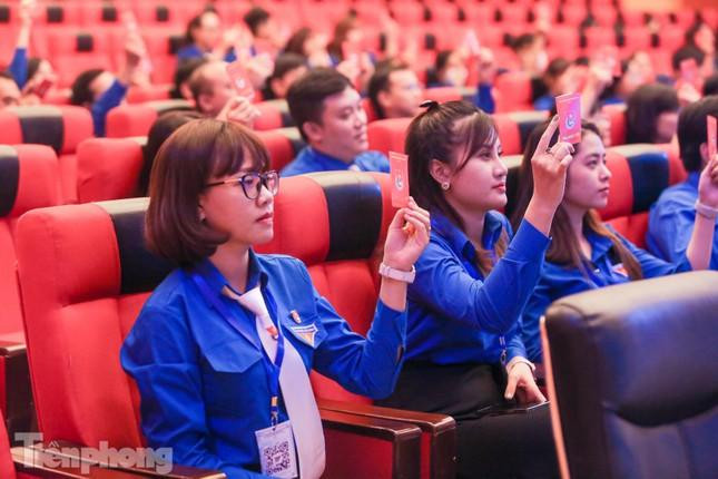 Đại biểu biểu quyết tại Đại hội Đoàn Thanh niên cơ quan Trung ương Đoàn. Ảnh: Duy Phạm