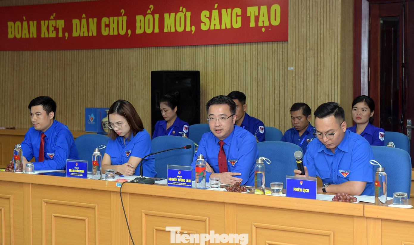 Anh Nguyễn Tường Lâm (thứ hai từ phải sang) trao đổi tại buổi tiếp. Anh Nguyễn Tường Lâm (thứ hai từ phải sang) trao đổi tại buổi tiếp.