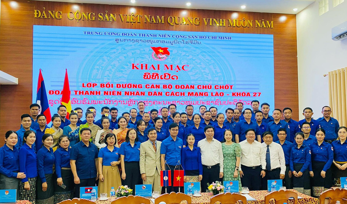 Các đại biểu và học viên chụp ảnh lưu niệm. Ảnh: Thanh Nga Các đại biểu và học viên chụp ảnh lưu niệm. Ảnh: Thanh Nga