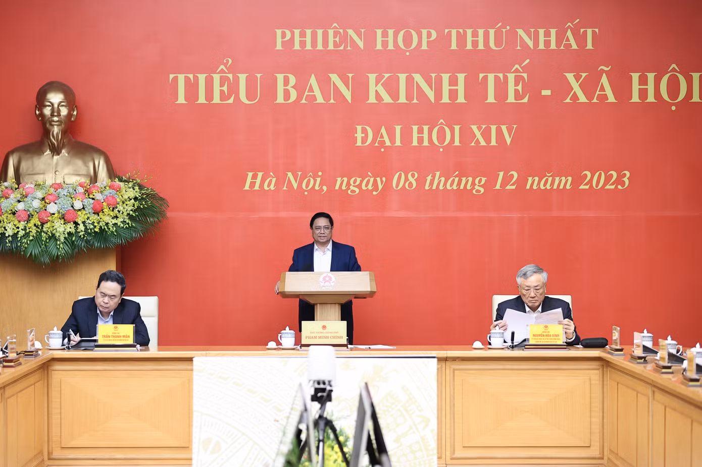 Thủ tướng chủ trì phiên họp thứ nhất Tiểu ban Kinh tế -Xã hội Đại hội XIV. Ảnh: Nhật Bắc Thủ tướng chủ trì phiên họp thứ nhất Tiểu ban Kinh tế -Xã hội Đại hội XIV. Ảnh: Nhật Bắc