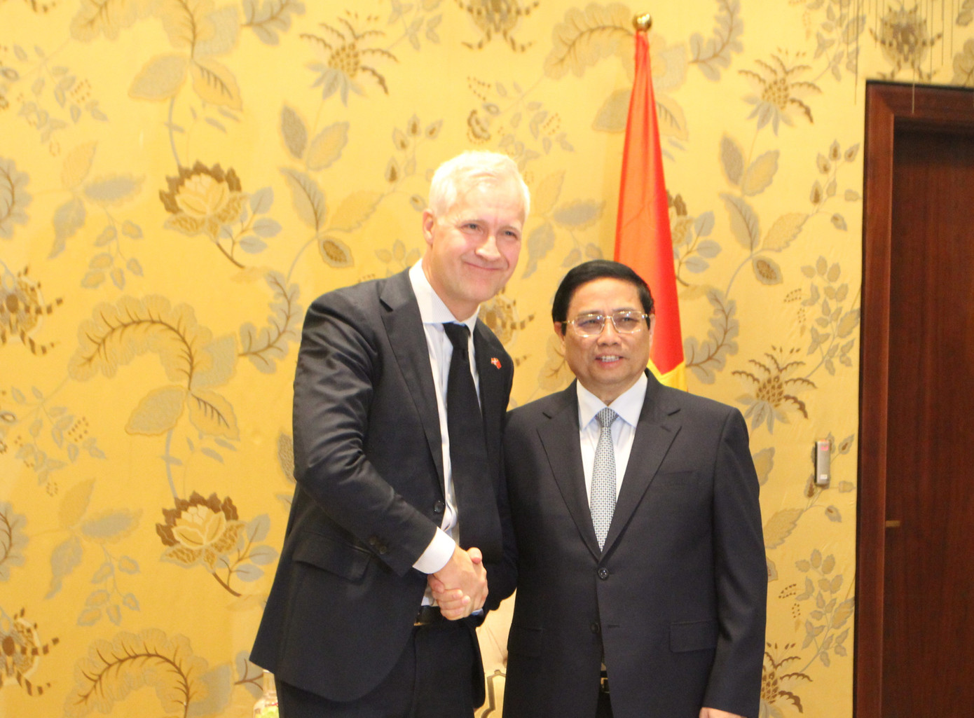 Thủ tướng tiếp ông Robert Helms, Thành viên HĐQT Tập đoàn CIP. Thủ tướng tiếp ông Robert Helms, Thành viên HĐQT Tập đoàn CIP.