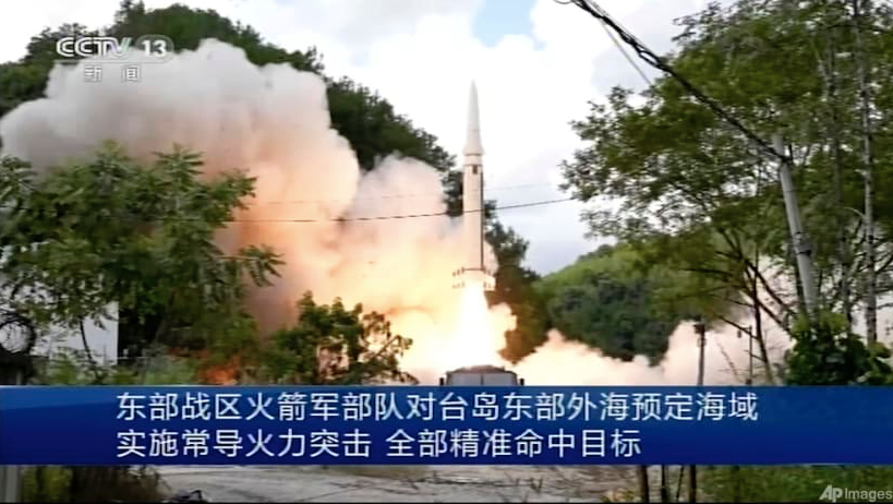 Một tên lửa được Trung Quốc phóng đi trong đợt tập trận xung quanh đảo Đài Loan của nước này. Một tên lửa được Trung Quốc phóng đi trong đợt tập trận xung quanh đảo Đài Loan của nước này.