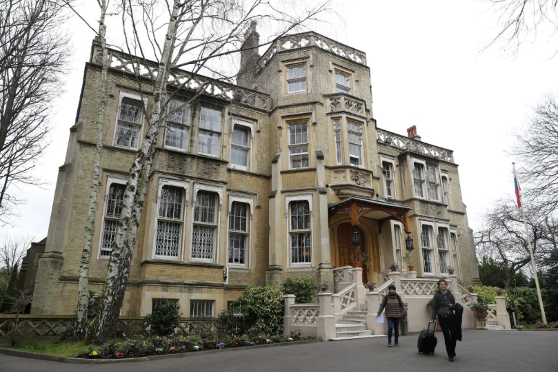 Đại sứ quán Nga ở London. (Ảnh: Reuters) Đại sứ quán Nga ở London. (Ảnh: Reuters)