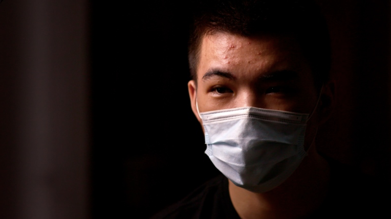 Chen bị ép làm cho một nhóm lừa đảo bằng tiền ảo. (Ảnh: Al Jazeera)