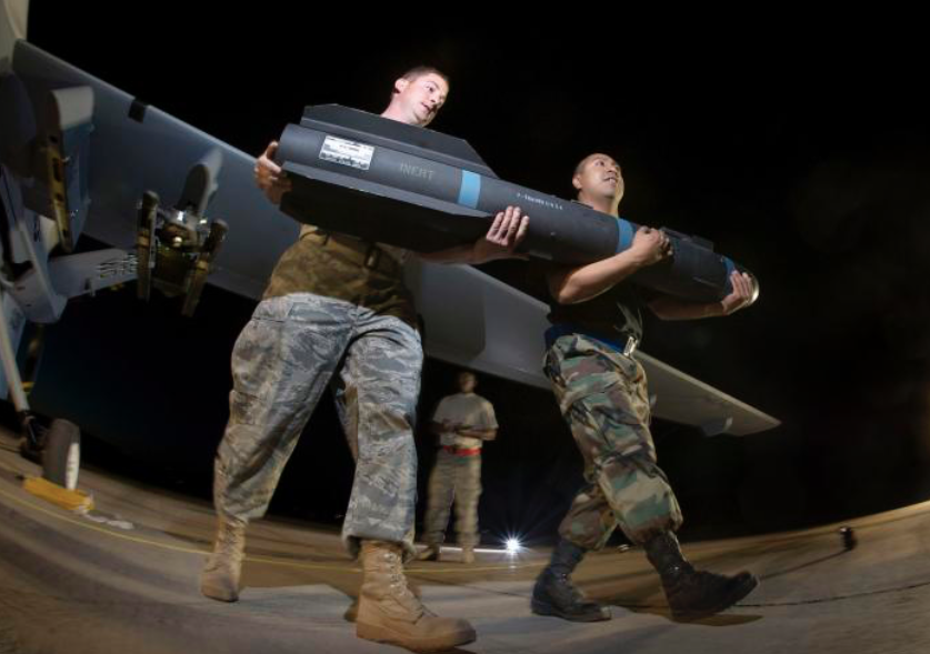 Một tên lửa AGM-114P Hellfire của quân đội Mỹ Một tên lửa AGM-114P Hellfire của quân đội Mỹ