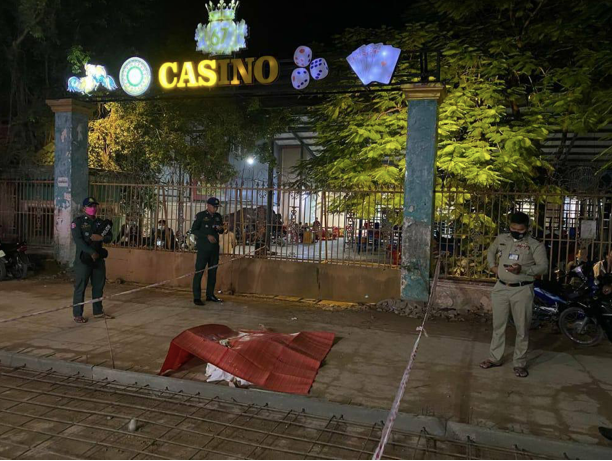 Vụ án xảy ra ngay trước cửa casino. (Ảnh: Khmer Times)