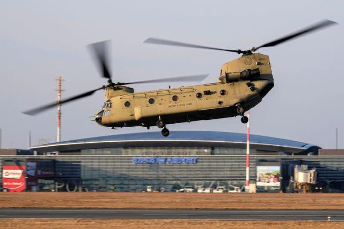 Một chiếc trực thăng Chinook của Mỹ. (Ảnh: Reuters) Một chiếc trực thăng Chinook của Mỹ. (Ảnh: Reuters)