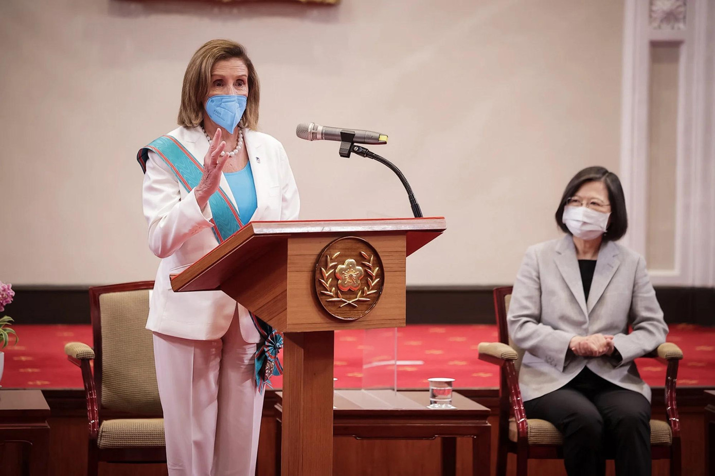 Chủ tịch Hạ viện Mỹ Nancy Pelosi (trái) trong chuyến thăm Đài Bắc (Trung Quốc) ngày 2/8. Ảnh: AP Chủ tịch Hạ viện Mỹ Nancy Pelosi (trái) trong chuyến thăm Đài Bắc (Trung Quốc) ngày 2/8. Ảnh: AP