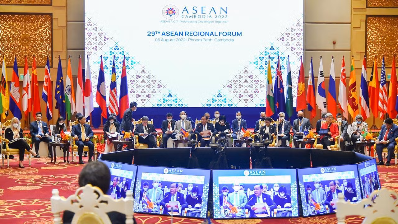 Diễn đàn khu vực ASEAN lần thứ 29 diễn ra tại Phnom Penh ngày 5/8. (Ảnh: Mofa) Diễn đàn khu vực ASEAN lần thứ 29 diễn ra tại Phnom Penh ngày 5/8. (Ảnh: Mofa)