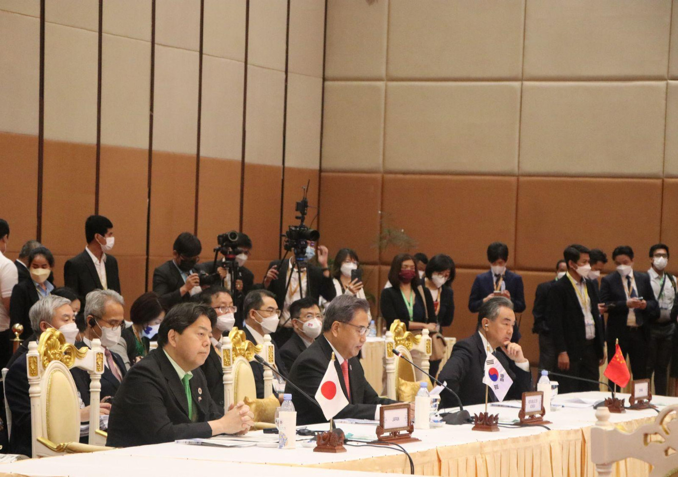 Bộ trưởng Ngoại giao các nước Nhật Bản, Hàn Quốc và Trung Quốc dự hội nghị của ASEAN. (Ảnh: Mofa) Bộ trưởng Ngoại giao các nước Nhật Bản, Hàn Quốc và Trung Quốc dự hội nghị của ASEAN. (Ảnh: Mofa)