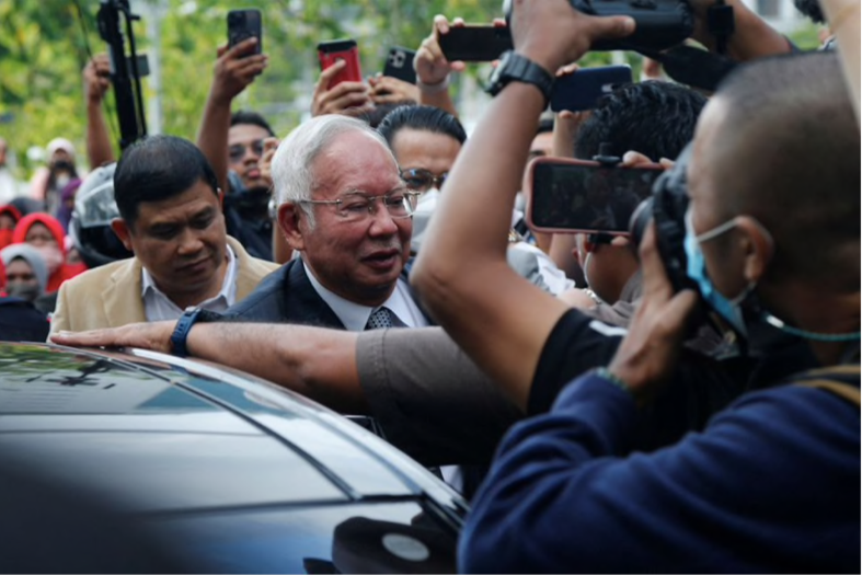 Cựu Thủ tướng Malaysia Najib Razak đến toà án hôm 23/8. (Ảnh: Reuters) Cựu Thủ tướng Malaysia Najib Razak đến toà án hôm 23/8. (Ảnh: Reuters)