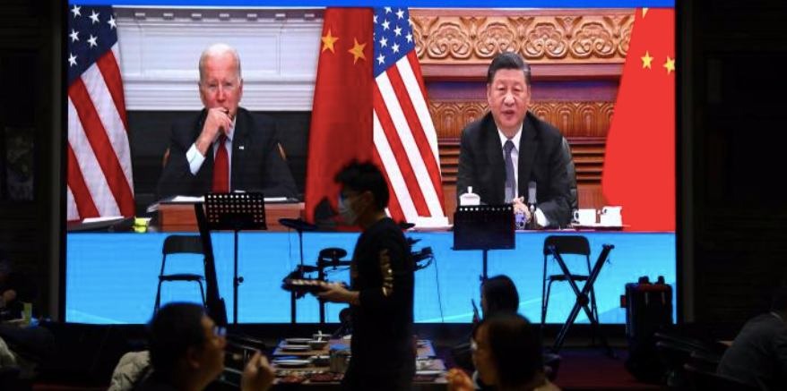 Tổng thống Mỹ Joe Biden (trái) và Chủ tịch Trung Quốc Tập Cận Bình. (Ảnh: Reuters)