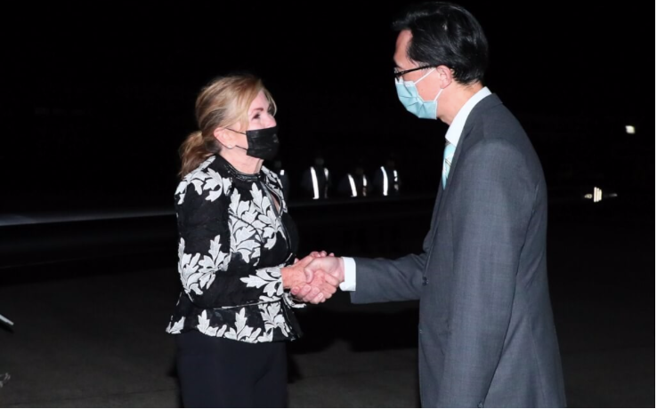 Nghị sĩ Marsha Blackburn đến sân bay Tùng Sơn. (Ảnh: Focus Taiwan)
