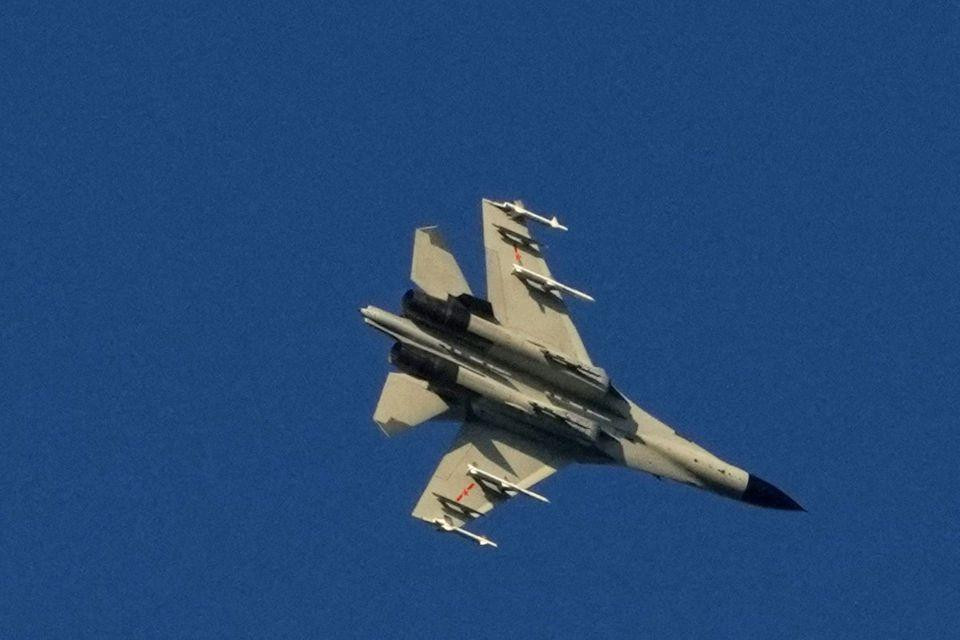 Một máy bay của Không quân Trung Quốc bay giáp đảo Đài Loan (Trung Quốc) ngày 5/8. (Ảnh: Reuters) Một máy bay của Không quân Trung Quốc bay giáp đảo Đài Loan (Trung Quốc) ngày 5/8. (Ảnh: Reuters)