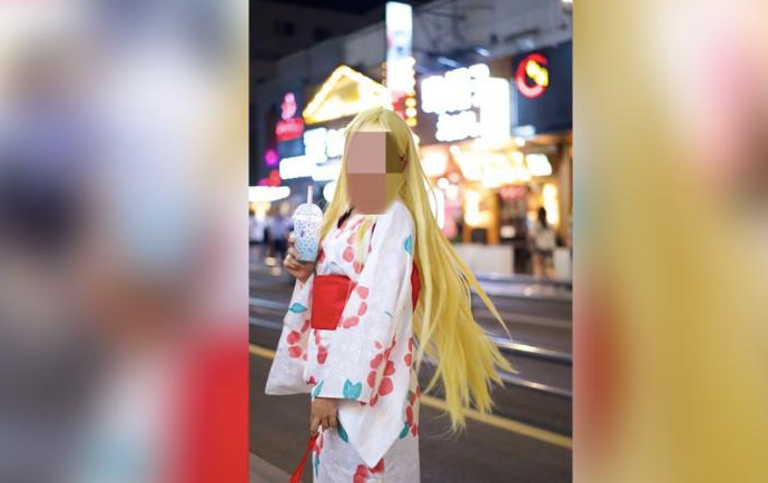 Cô gái Trung Quốc bị cảnh sát áp giải và thẩm vấn vì hoá trang thành nhân vật anime Cô gái Trung Quốc bị cảnh sát áp giải và thẩm vấn vì hoá trang thành nhân vật anime