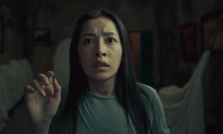 Chuyện phim bắt đầu khi nhân vật chính Linh (Chi Pu) theo bạn về một căn nhà cổ ở Đồng Nai.