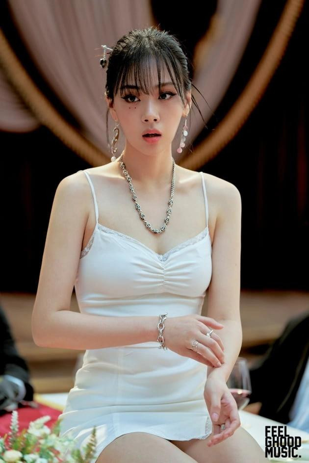 Bibi sinh năm 1998, gia nhập công ty giải trí Feel Ghood Music vào năm 2017. Ảnh: Newsis. Bibi sinh năm 1998, gia nhập công ty giải trí Feel Ghood Music vào năm 2017. Ảnh: Newsis.