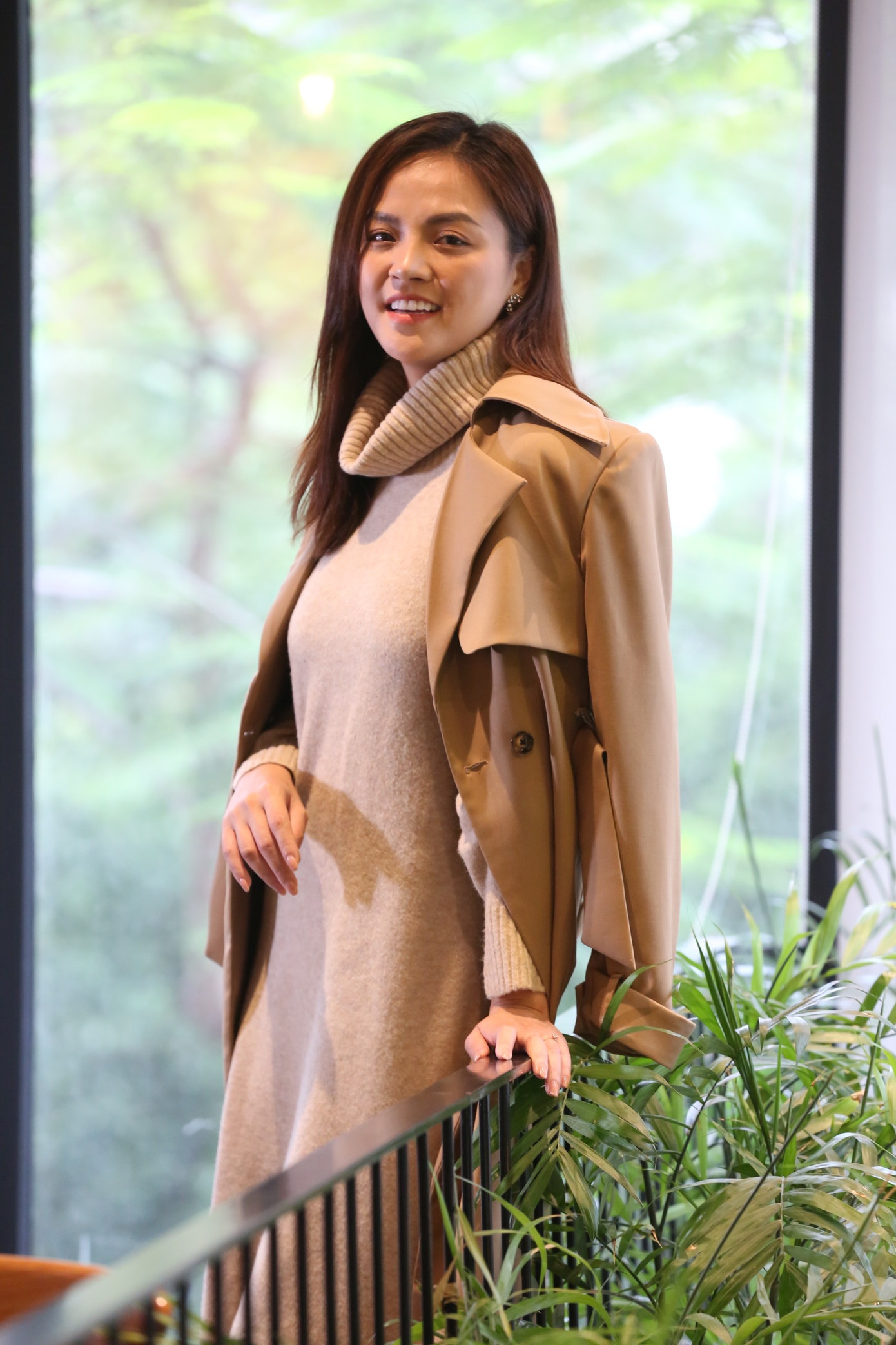 Sau cuộc hôn nhân đổ vỡ, nữ diễn viên từng công khai người yêu. Tuy vậy, hiện cô xác nhận độc thân. Thu Quỳnh tâm sự cô chưa gặp được người phù hợp nên muốn dành toàn bộ thời gian cho công việc và chăm sóc con trai.