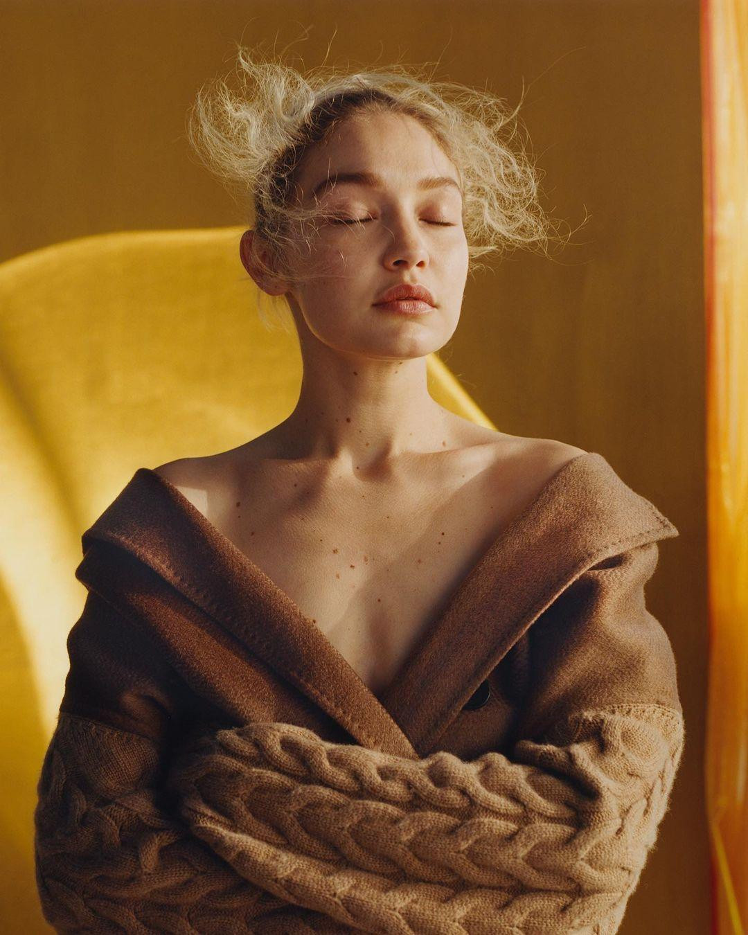 Trước khi truyền thông chú ý vào mối tình mới nở của Leo và siêu mẫu Gigi Hadid (27 tuổi), nam diễn viên được mệnh danh là người có sở thích theo đuổi "câu lạc bộ dưới 25". Bởi trước Gigi Hadid, nam diễn viên chỉ hẹn hò những người dưới 25 tuổi. Ngoài ra, thời điểm Leo chia tay Camila Morrone cũng là khi cô vừa bước sang tuổi 25 khiến nhiều người bàn tán.