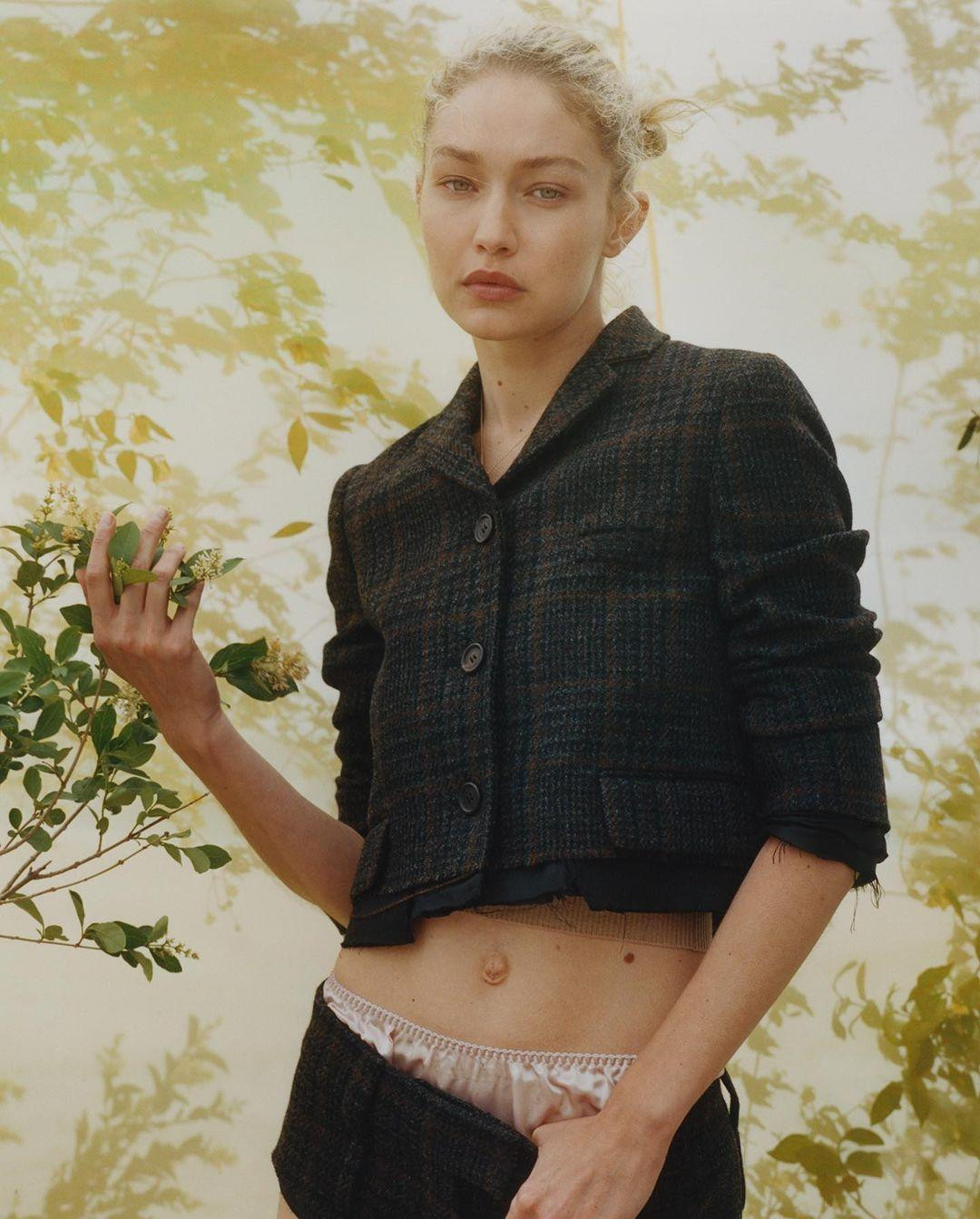 Trước khi thông tin hẹn hò của cặp sao xuất hiện trên truyền thông, Us Weekly cho hay Gigi Hadid và tài tử gặp gỡ nhờ có nhiều người bạn chung như Kendall Jenner và Bella Hadid. Tuy nhiên thời điểm này, Us Weekly khẳng định Gigi Hadid chỉ coi Leo là đàn anh mà chưa có tình cảm yêu đương.