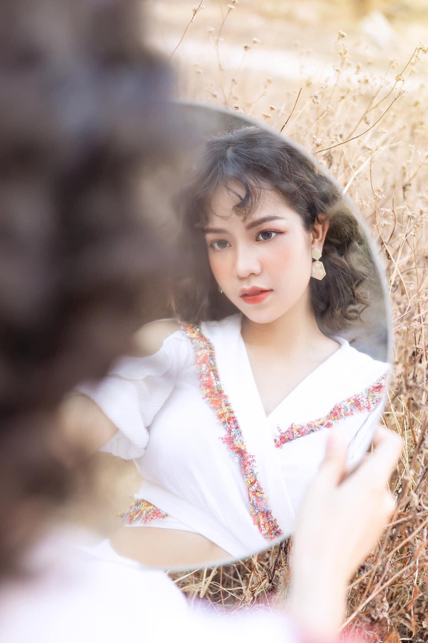 Hoa hậu Thanh Thủy nằm trong top những cô gái có chiều cao nổi trội ở vòng chung kết năm nay. Tân hoa hậu cao 1,75 m, số đo 3 vòng 80-63-94. Ngoài ngoại hình nổi bật, Thanh Thủy có trình độ học vấn tốt. Cô đạt học bổng đầu vào đại học, là một trong 36 sinh viên có cơ hội được trao đổi sinh viên ở Ubon Ratchathani University, Thái Lan, Hoa khôi Đại học Ngoại ngữ (Đại học Đà Nẵng).