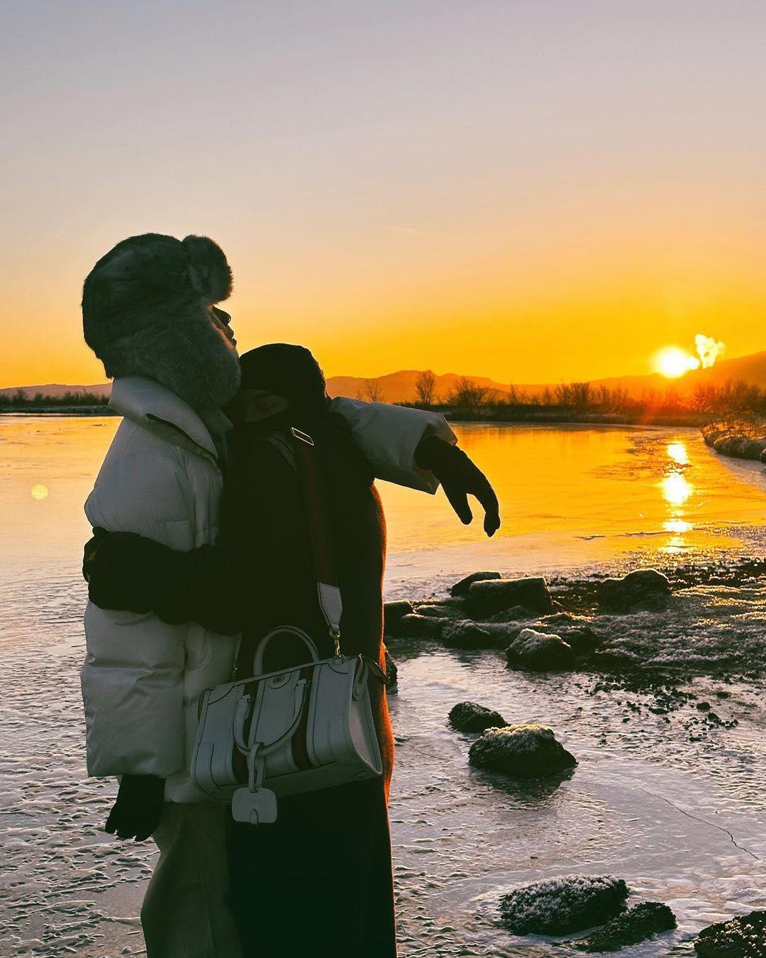 Châu Bùi, Binz tình cảm ở Iceland. Ảnh: FBNV.