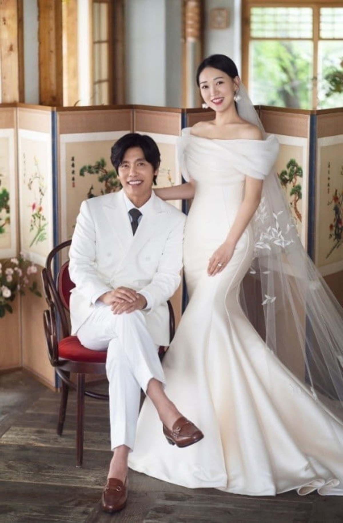 Khi tham gia một chương trình truyền hình, Seong Guk cho biết anh hạn chế nhắc đến tuổi của vợ tương lai bởi khán giả có định kiến. &quot;Họ sẽ nghĩ tôi thích các cô gái trẻ. Với bạn gái tôi, mọi người có thể cho rằng cô ấy yêu tôi vì tiền&quot;, nam diễn viên bày tỏ. Theo lời Seong Guk, khoảng cách tuổi tác không phải rào cản trong chuyện tình yêu của anh. Bạn gái của Choi Seong Guk là người hiền lành, dễ mến và được lòng gia đình chồng.