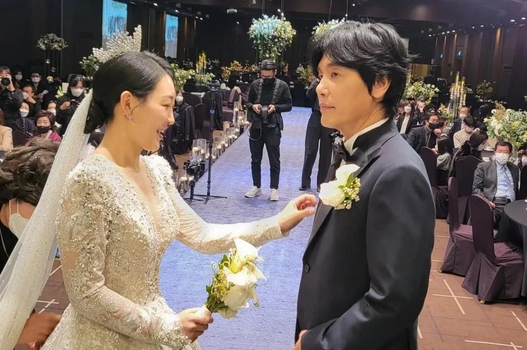 Ngày 5/11, Newsbeezer đưa tin về loạt ảnh trong lễ cưới của diễn viên Choi Seong Guk. Theo đó, nam diễn viên Tình dục là chuyện nhỏ và bạn gái tổ chức hôn lễ tại hội trường đám cưới ở Jongno-gu (Hàn Quốc). Như đã thông báo trước đó, ngày trọng đại của nam diễn viên được tổ chức riêng tư, chỉ mời bạn bè và người thân.