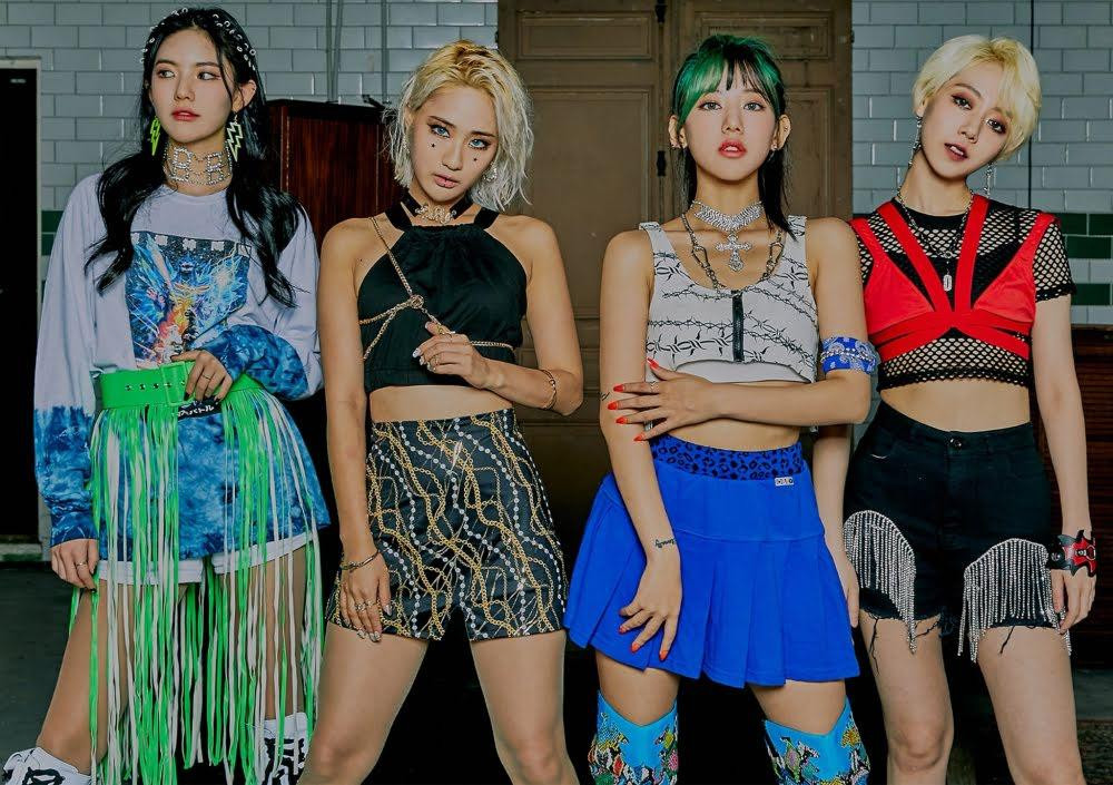 Girl Kind ra mắt ngày 17/1/2018 và tan rã vào tháng 8. Lý do tan rã được nhóm đưa ra là các vấn đề nội bộ. Theo công ty chủ quản Next Level Entertainment, nhóm gặp các vấn đề khó giải quyết nên buộc phải tan rã.