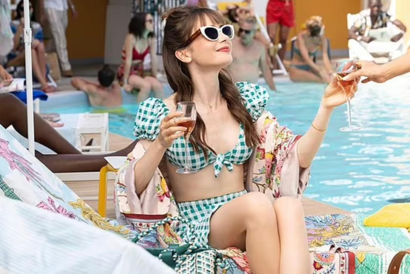 Emily in Paris phần ba được lên sóng vào ngày 21/12. Ảnh: Daily Mail.