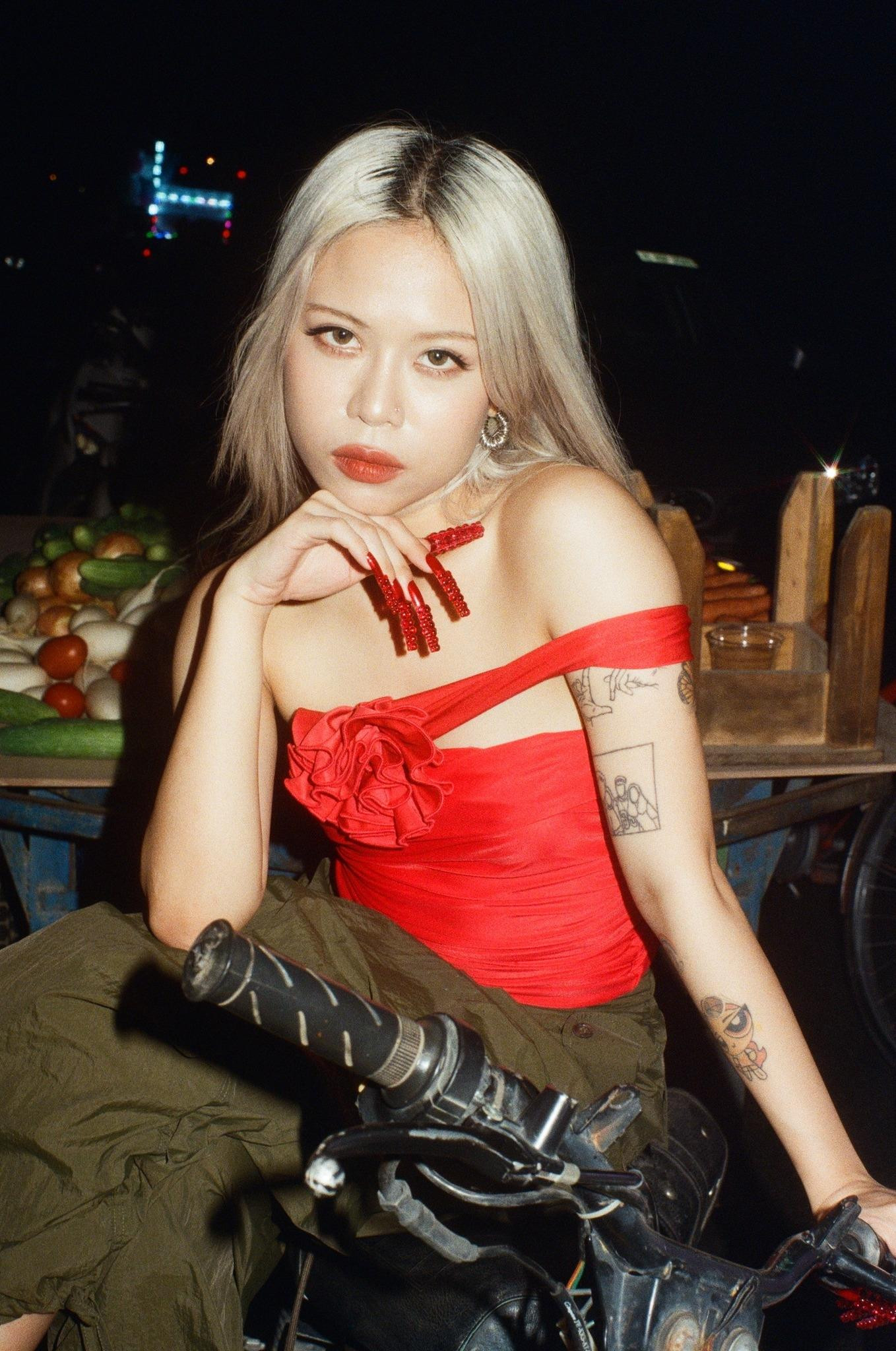 Tlinh xác nhận có bạn trai mới vào ngày 7/12. Ảnh: FBNV. Tlinh xác nhận có bạn trai mới vào ngày 7/12. Ảnh: FBNV.