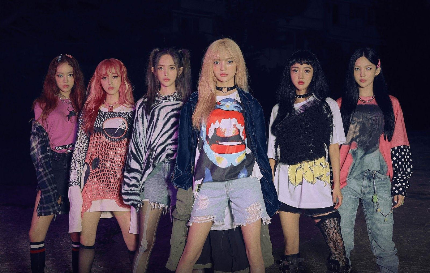 BugAboo ra mắt vào ngày 25/10/2021, chính thức tan rã vào ngày 8/12. Cũng như các nhóm tan rã khác trong năm nay, BugAboo cũng trải qua thời gian dài suy nghĩ và thảo luận trước khi đi đến quyết định chấm dứt hợp đồng với công ty chủ quản và tan rã.