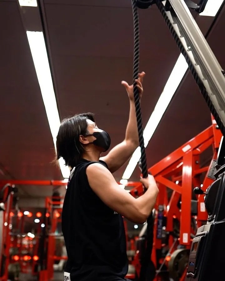 Để có vóc dáng như tạc tượng, Yamashita có chế độ tập luyện nghiêm khắc. Anh có mặt ở phòng gym ba lần mỗi ngày và tập cùng huấn luyện viên cá nhân. Mỗi buổi tập, Yamashita tập luyện theo từng vùng của cơ thể, lần lượt là aerobic, gập bụng, nâng tạ, đạp xe, Battle Rope (dây thừng). Để có vóc dáng như tạc tượng, Yamashita có chế độ tập luyện nghiêm khắc. Anh có mặt ở phòng gym ba lần mỗi ngày và tập cùng huấn luyện viên cá nhân. Mỗi buổi tập, Yamashita tập luyện theo từng vùng của cơ thể, lần lượt là aerobic, gập bụng, nâng tạ, đạp xe, Battle Rope (dây thừng).