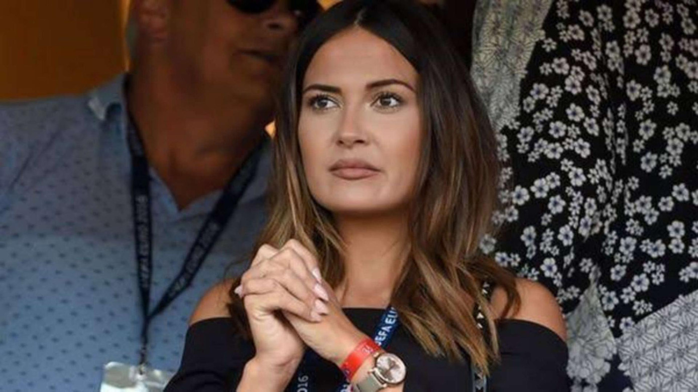 Emma Rhys-Jones là vợ của cầu thủ xứ Wales Gareth Bale. Rhys-Jones sống kín tiếng, ít khi chia sẻ hình ảnh trên mạng xã hội. Hiện tại, Rhys-Jones và chồng đã có ba con chung với cuộc sống hôn nhân hạnh phúc.