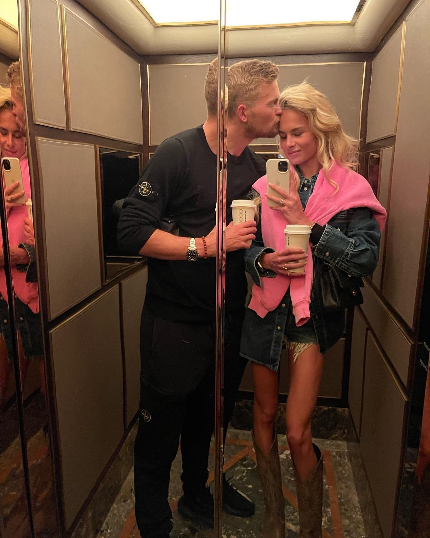 Annekee Molenaar là cô gái sinh ra trong gia đình có truyền thống bóng đá với cha là cựu hậu vệ Ajax Keje Molenaar. Vì vậy, việc Molenaar xuất hiện trên khán đài không có gì là mới lạ. Sắp tới, cô có mặt ở Qatar để cổ vũ bạn trai là cầu thủ người Hà Lan Matthijs de Ligt.