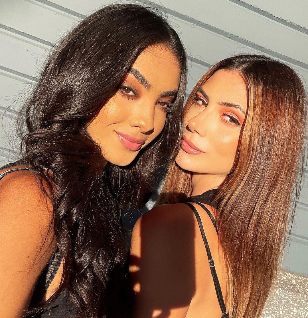 Hoa hậu Argentina Mariana Varela và Hoa hậu Puerto Rico Fabiola Valentín kết hôn. Ảnh: IGNV.