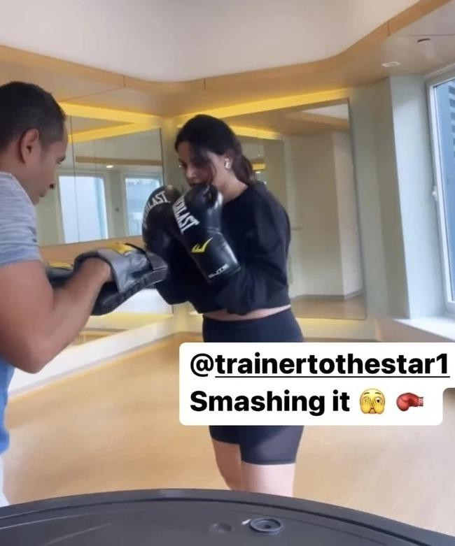 Hoa hậu Hoàn vũ 2021 tập boxing để lấy lại vóc dáng. Ảnh: Chụp màn hình.