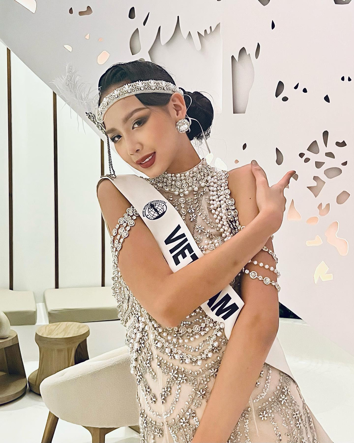 Tối 14/10 theo giờ Ai Cập tức rạng sáng 15/10 theo giờ Việt Nam, Lê Nguyễn Bảo Ngọc vượt qua 70 thí sinh để chiến thắng Hoa hậu Liên lục địa 2022. Người hâm mộ đánh giá chiến thắng này xứng đáng với những nỗ lực, chăm chỉ của Bảo Ngọc trong suốt thời gian qua dù quá trình dự thi Hoa hậu Liên lục địa của cô không nhận nhiều sự chú ý.