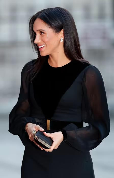 Meghan Markle thường xuyên mặc đồ đen trong mọi sự kiện. Ảnh: Hello Magazine.