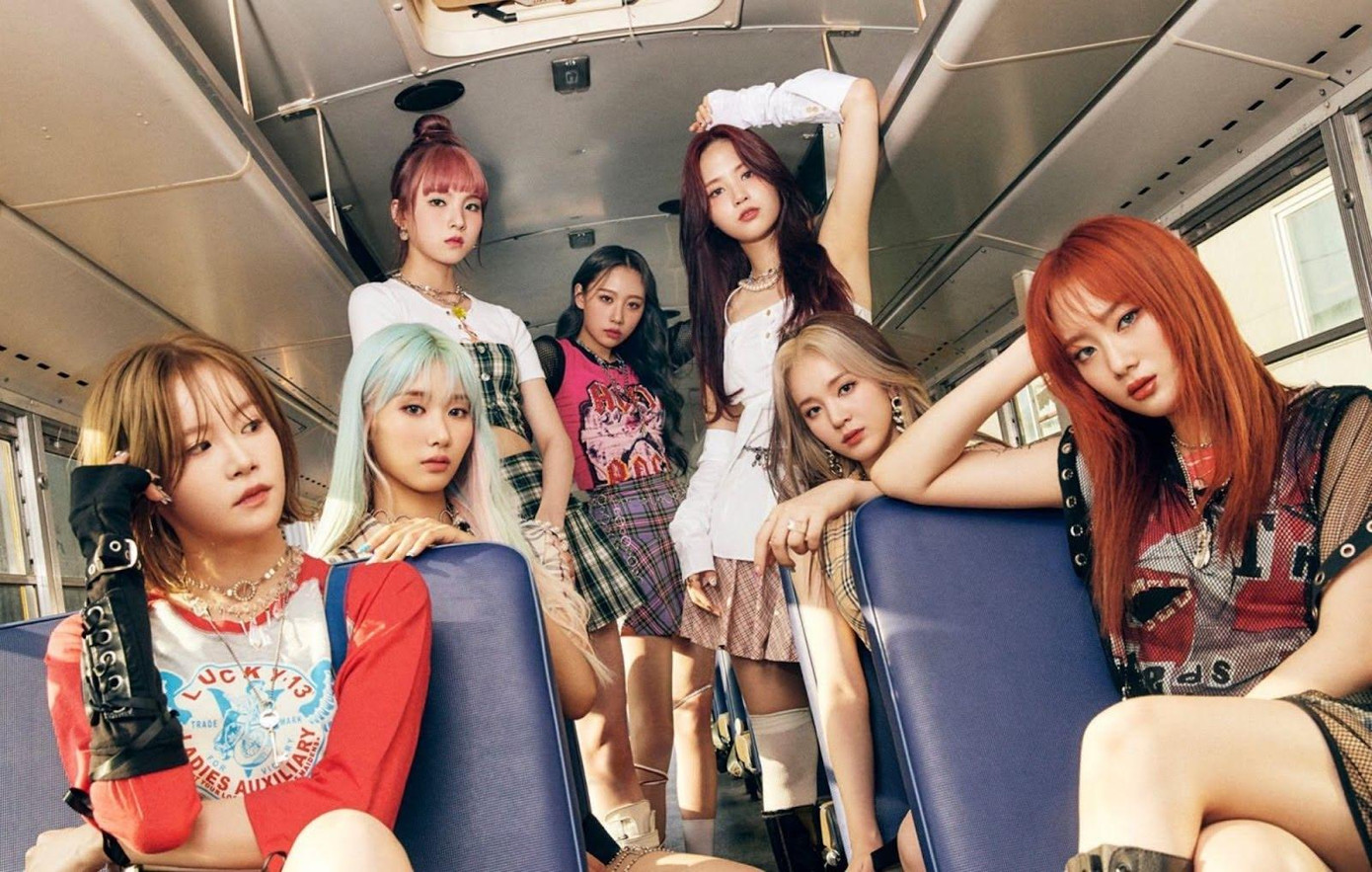 Hot ISSUE ra mắt vào ngày 28/4/2021 và tan rã vào một năm sau đó. Thông tin này được công ty chủ quản của họ là S2 Entertainment thông báo qua một tin nhắn.