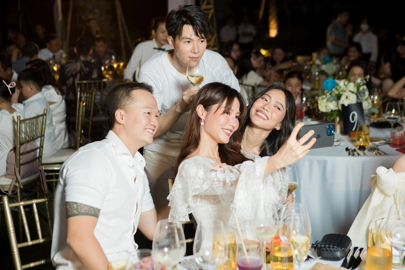 Diệu Nhi được truyền thông gọi là "cô dâu tháng 10". Cặp sao được khán giả yêu mến nhờ tính cách hài hước, cách yêu không ồn ào. Diệu Nhi được truyền thông gọi là "cô dâu tháng 10". Cặp sao được khán giả yêu mến nhờ tính cách hài hước, cách yêu không ồn ào.