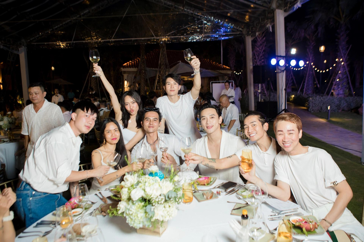 Ngày trọng đại của Anh Tú, Diệu Nhi diễn ra vào 18h ngày 10/10/2022. Đây được coi là một trong những đám cưới ấn tượng và được chú ý vào tháng 10. Ngày trọng đại của Anh Tú, Diệu Nhi diễn ra vào 18h ngày 10/10/2022. Đây được coi là một trong những đám cưới ấn tượng và được chú ý vào tháng 10.