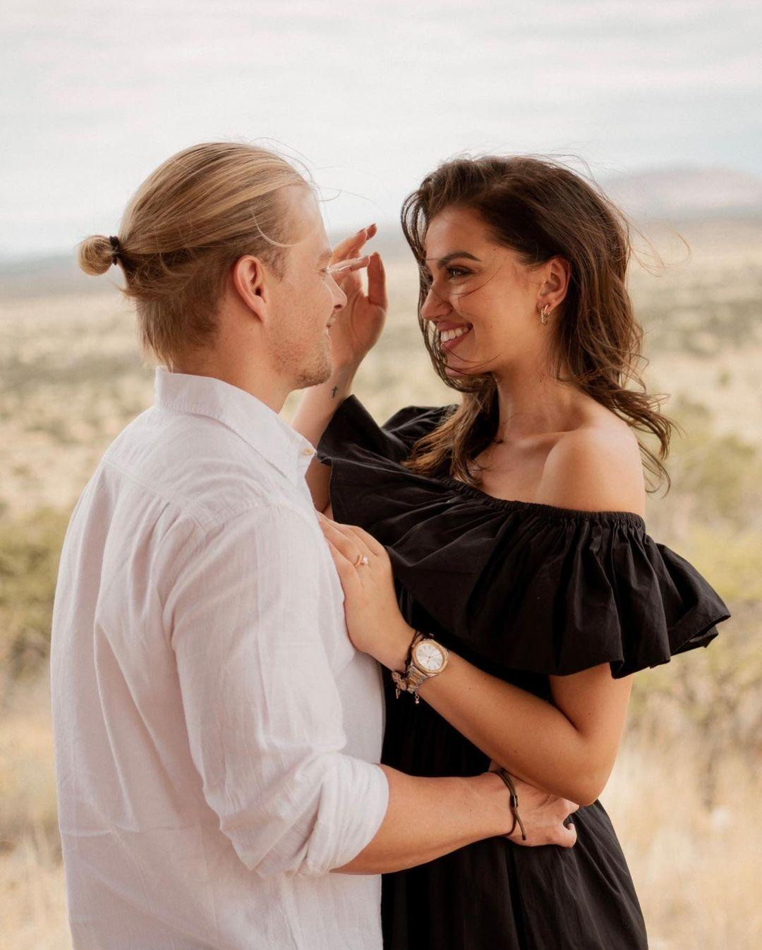 Chanique Rabe được cầu hôn. Ảnh: IGNV.