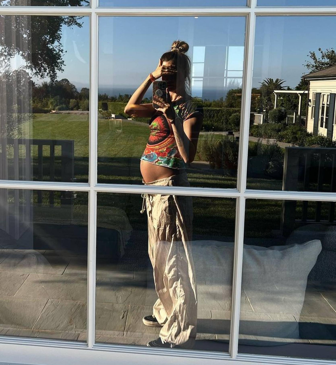 Khán giả thắc mắc rằng liệu Prinsloo có mang thai thật hay chỉ là chiêu trò vào lúc chồng vướng tin ngoại tình? Ảnh: SCMP. Khán giả thắc mắc rằng liệu Prinsloo có mang thai thật hay chỉ là chiêu trò vào lúc chồng vướng tin ngoại tình? Ảnh: SCMP.